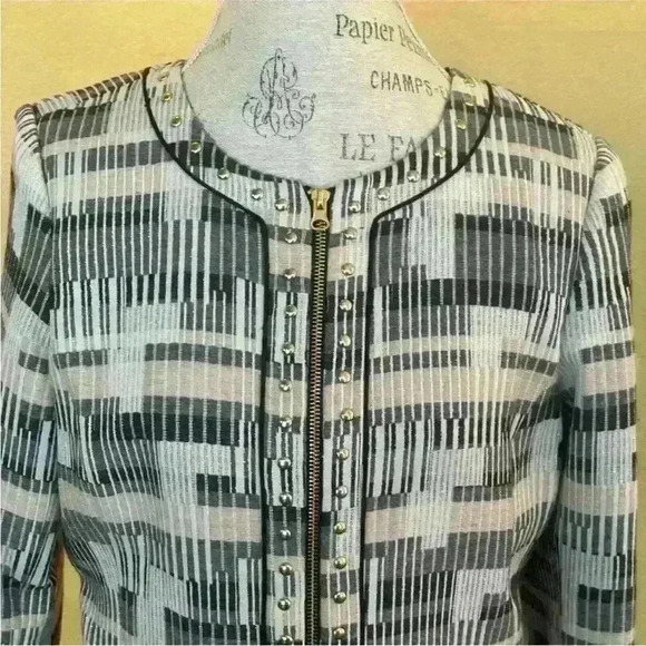 Badgley Mischka Unique Evening Formal Jacket
Women's Size Medium EUC - Picture 4 of 8